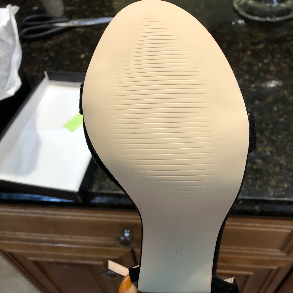 Basic Block Heel - Picture 2 of 5